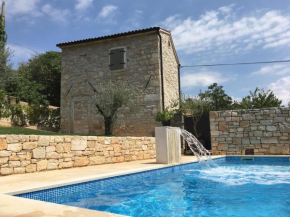 Villa Šterna II - Ferienhaus mit Pool und Garten